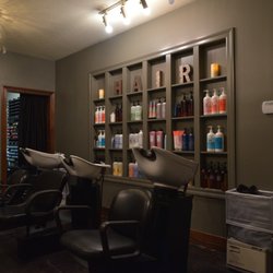 Signatures Salon - Relaxing shampoo room