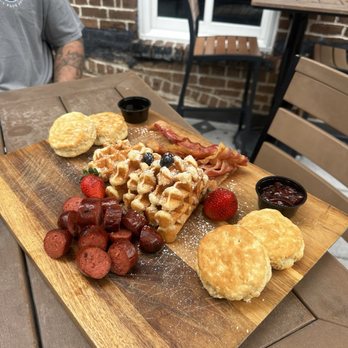Churchill's - Brunch board - Pubs Near Me - Savannah, Georgia