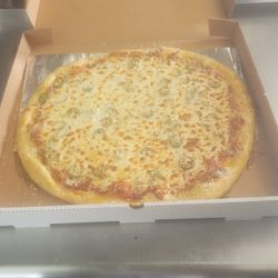 Momo's Pizzeria - Pepperoni and sausage