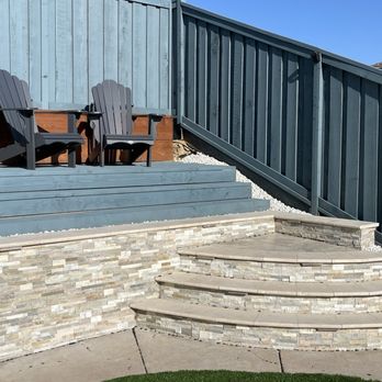 T&H Landscaping - Retaining wall with sitting option and steps to deck - Landscaping Near Me T&H Landscaping - Retaining wall with sitting option and steps to deck - Landscaping Near Me