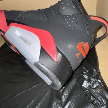 GRINMORE - The scuff marks on the midsole/heel part of the shoe. Wiping it doesn't clean it off whatsoever. - Shoe Stores Near Me - Oklahoma City, Oklahoma GRINMORE - The scuff marks on the midsole/heel part of the shoe. Wiping it doesn't clean it off whatsoever. - Shoe Stores Near Me - Oklahoma City, Oklahoma