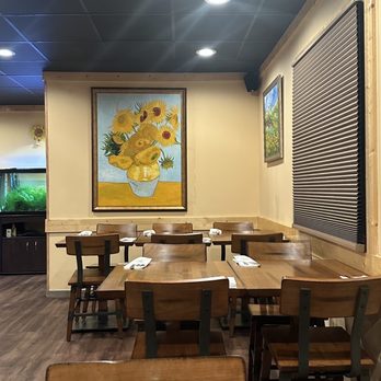 Sunflower Vegetarian Restaurant - the dining area - Vegetarian Near Me - Vienna, Virginia