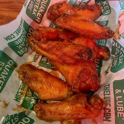 Quaker Steak & Lube - 10 Bone-in Wings - Thai "R" Crackers