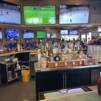 Hooters - Bar area - American Near Me - Weston, Florida