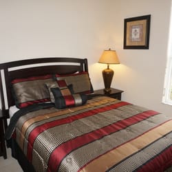 Davenport Vacation Home - Queen size bed on main level with ensuite.