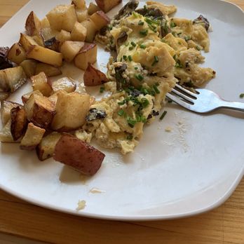 Gigi's Cafe - mushroom scramble with potatoes - Bakeries Near Me - Minneapolis, Minnesota