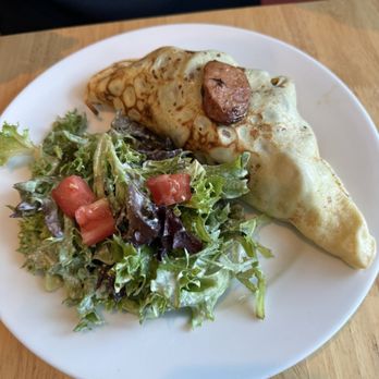 Hole in the Wall - sausage and peppers, crêpe, and side salad - New American Near Me - Sebastopol, California