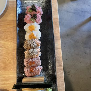 Iki Ramen - IKI PREMIUM Grab Handroll (4pcs) (cut in halves for sharing) - Ramen Near Me - Los Angeles, California