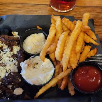 Paso Robles Brewing - steak bites with blue cheese and fries - Brewpubs Near Me - Paso Robles, California Paso Robles Brewing - steak bites with blue cheese and fries - Brewpubs Near Me - Paso Robles, California