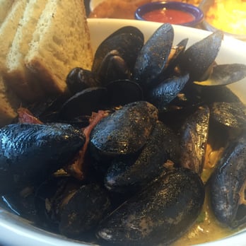 Red Lobster - This is the sauce, err I mean the mussels appetizer, which is covered in the best sauce ever. - Seafood Near Me - Modesto, California