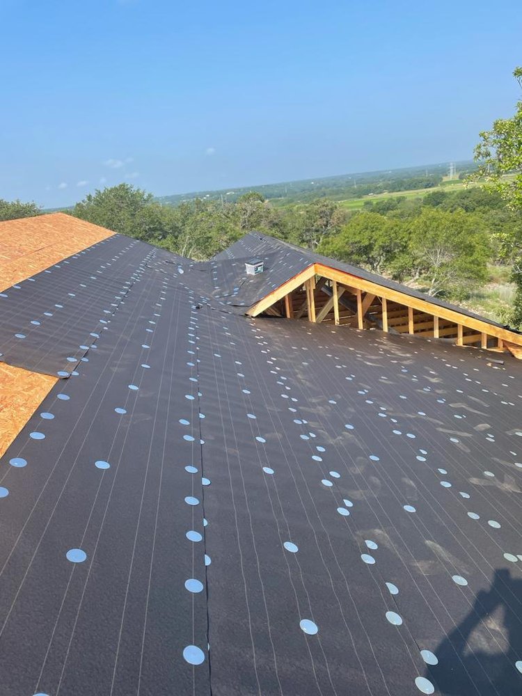 Slide of Bbenitez Roofing