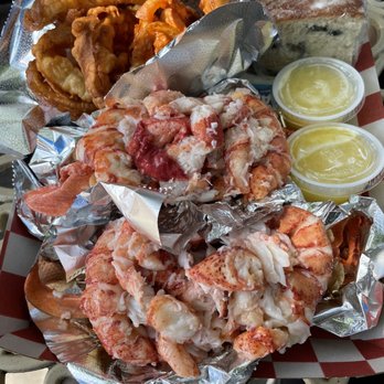 Red's Eats - Two lobster rolls, onion rings, blueberry cake - Seafood Near Me - Wiscasset, Maine Red's Eats - Two lobster rolls, onion rings, blueberry cake - Seafood Near Me - Wiscasset, Maine
