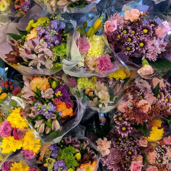 Hannaford - a close up of a bunch of flowers - Grocery Near Me - Meredith, New Hampshire Hannaford - a close up of a bunch of flowers - Grocery Near Me - Meredith, New Hampshire