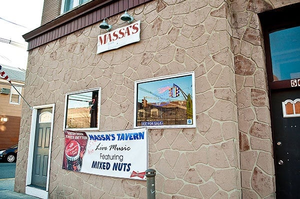 Massa's Tavern Logo