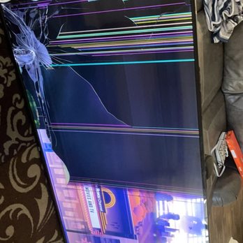 Big League Movers & Storage - Broken TV. Look at the bottom left. It is dented very badly and the screen is separating. - Movers Near Me - Memphis, Tennessee