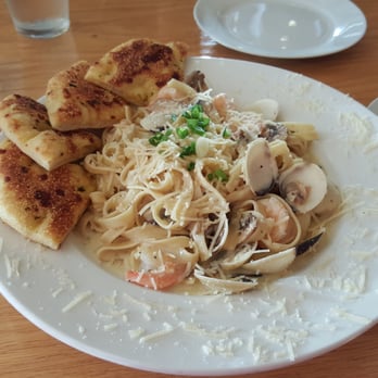 Oceanfront Lodge - Seafood Alfredo - Hotels Near Me - Crescent City, California