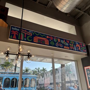 Raising Cane's Chicken Fingers - Decor - Fast Food Near Me - Miami Beach, Florida