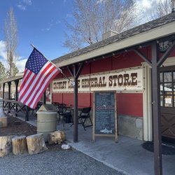 Crowley Lake General Store - Outside
