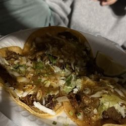 2 Amigos Taco Truck - Carne asada, tripas. Adobada