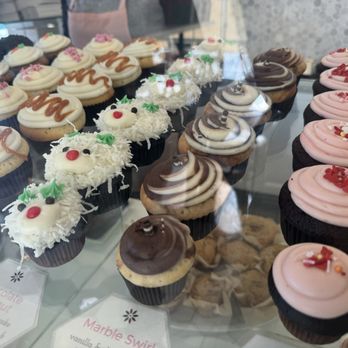 Dots Cafe - Cafes Near Me - Pasadena, California