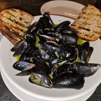 Row 34 - Lager Steamed Maine Mussels - Seafood Near Me - Boston, Massachusetts