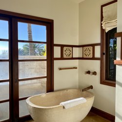 Ho'oilo House - Bathtub