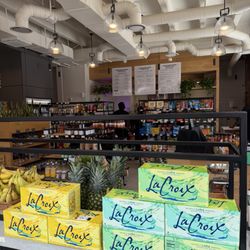 Marion Barry Avenue Market And Cafe - Healthy drinks