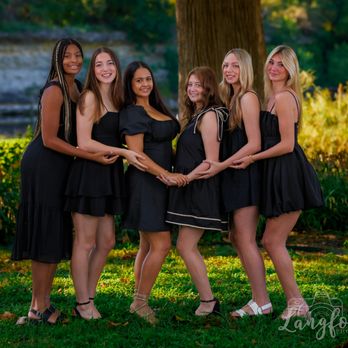 Langford Photography - We do family and group photos too. We are able to come on site for a session. - Session Photography Near Me Langford Photography - We do family and group photos too. We are able to come on site for a session. - Session Photography Near Me