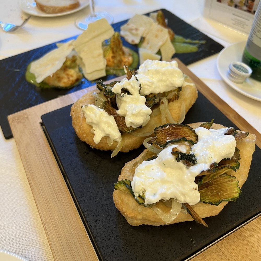 Fried pizzella, with zucchini and burrata Fried pizzella, with zucchini and burrata