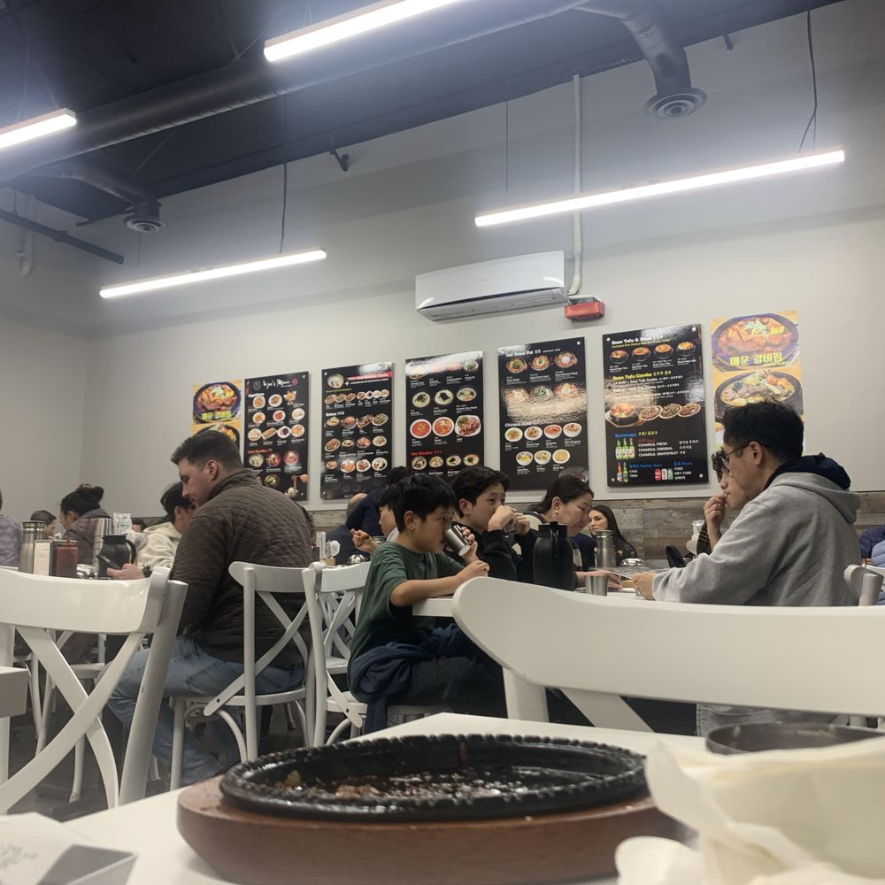 Yoo's Place - Dinning room - Korean Near Me - Irvine, California Yoo's Place - Dinning room - Korean Near Me - Irvine, California