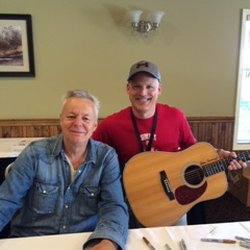 Light Touch Chiropractic - Dr. Gottesman with Guitar virtuoso Tommy Emmanuel