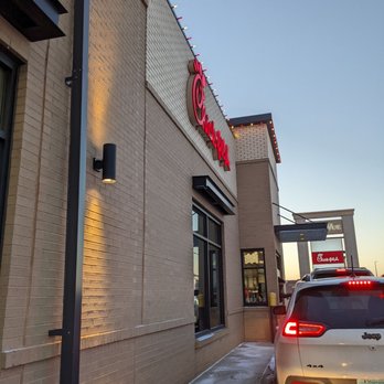 Chick-fil-A - Waiting at the drive-thru - Fast Food Near Me - Eagan, Minnesota