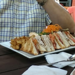 Bistro Cafe Le Snobinard - Club sandwich