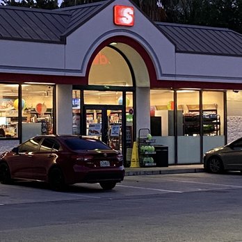 Speedway - a car parked in front of a gas station - Gas Stations Near Me - Fort Lauderdale, Florida Speedway - a car parked in front of a gas station - Gas Stations Near Me - Fort Lauderdale, Florida