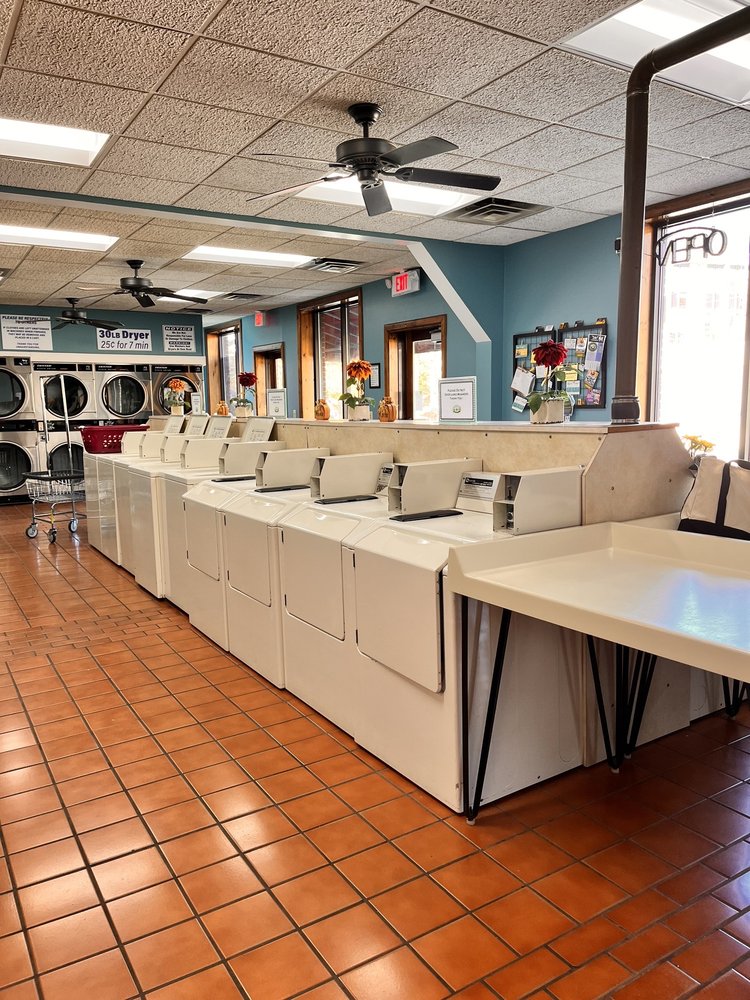 UNIVERSITY LAUNDROMAT Updated September 2024 1148 Western Ave