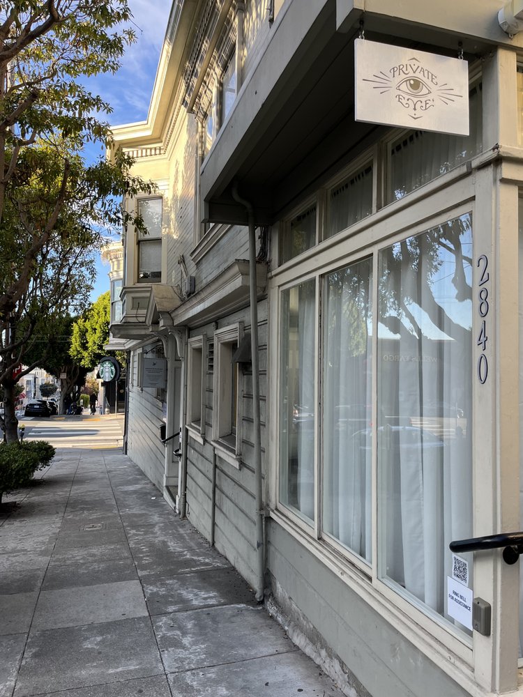 Private Eye Beauty Parlor  Logo