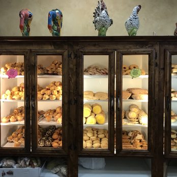 El Bolillo Bakery - Bakeries Near Me - Houston, Texas