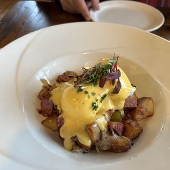 Verano Cafe - Corned Beef Hash - Breakfast & Brunch Near Me - Sonoma, California