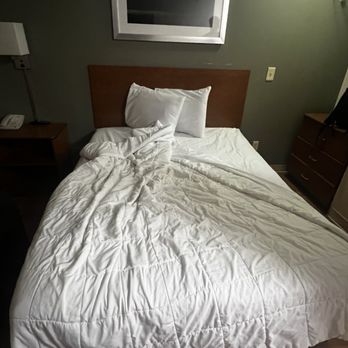 HomeTowne Studios - Bed was never made - Hotels Near Me - Glendale, Colorado HomeTowne Studios - Bed was never made - Hotels Near Me - Glendale, Colorado