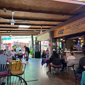Mamas Royal Cafe - Inside w/ live music for breakfast! - Breakfast & Brunch Near Me - Cabo San Lucas, BCS