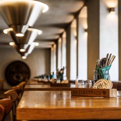 Potrefená Husa Na Verandách - Tradiční česká kuchyně v moderním stylu: Potrefená husa Na Verandách