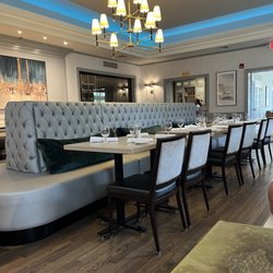 Kensington's Restaurant - Nice and modern esthetics in the dining area.