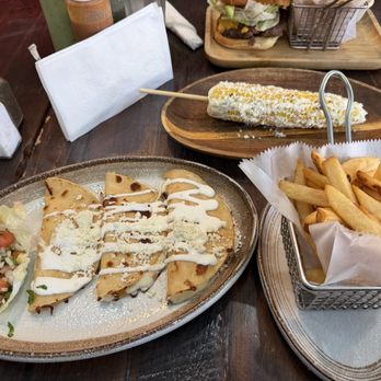 Estrellita Mixteca - Un Elote sin tajin, Un orden de papa fritas , Un Quesadillas de maiz con queso sola y Un hambuguesa - Mexican Near Me - The Bronx, New York Estrellita Mixteca - Un Elote sin tajin, Un orden de papa fritas , Un Quesadillas de maiz con queso sola y Un hambuguesa - Mexican Near Me - The Bronx, New York