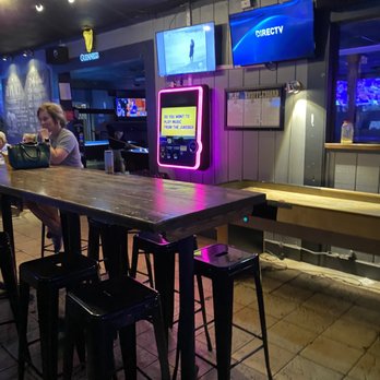 R Place Pub - Pubs Near Me - Louisville, Kentucky