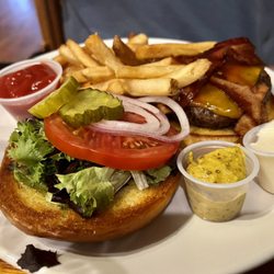 Clawson's 1905 Restaurant - Blowing Rock Burger