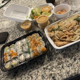 Chicken Yaki Udon, Maki Combo A Chicken Yaki Udon, Maki Combo A