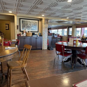 The Country Boy - Dining room. - American Near Me - Franklin, Tennessee The Country Boy - Dining room. - American Near Me - Franklin, Tennessee