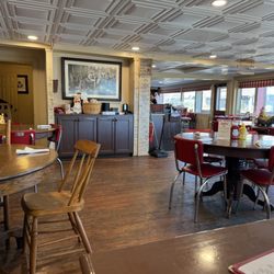 The Country Boy - Dining room.