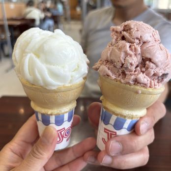 Oishinbo - Small cones - lychee and red bean ice - Japanese Near Me - Edgewater, New Jersey Oishinbo - Small cones - lychee and red bean ice - Japanese Near Me - Edgewater, New Jersey