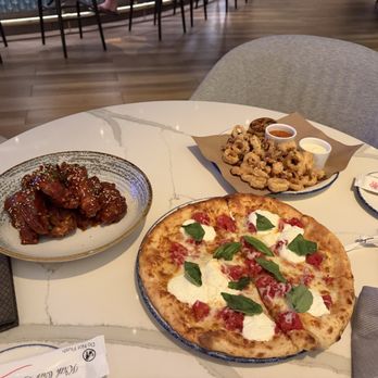 Stir - Wings, calamari and pizza: ready for the Seahawks game - Lounges Near Me - Lake Buena Vista, Florida